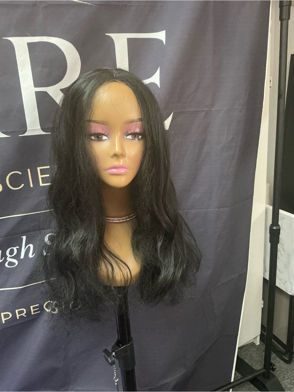 Black Long Wavy Women's Wig - Sleek Natural Look